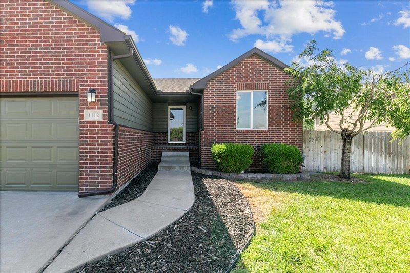 1112 E Lost Hills St, Derby, KS 67037