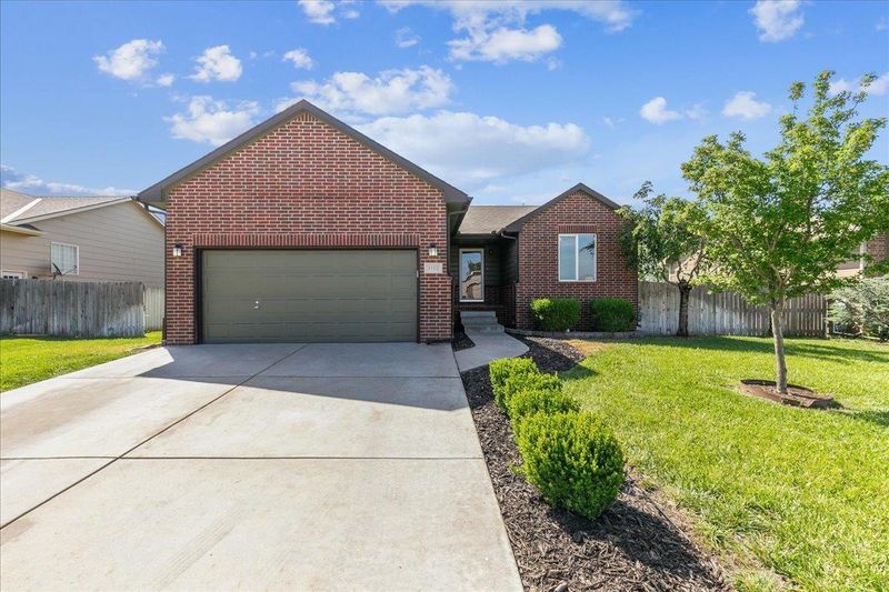 1112 E Lost Hills St, Derby, KS 67037