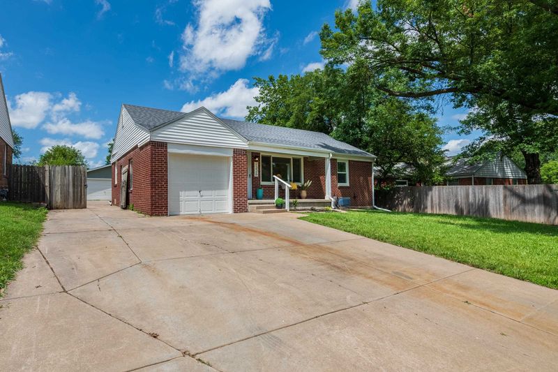7326 E Morris St, Wichita, KS 67207