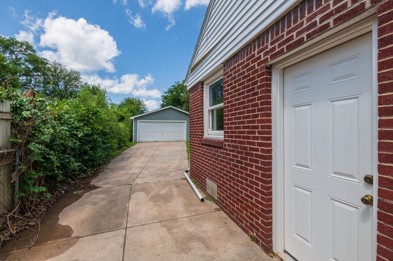 7326 E Morris St, Wichita, KS 67207