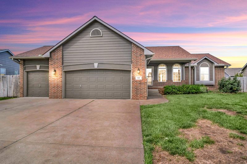 321 Matson St, Newton, KS 67114