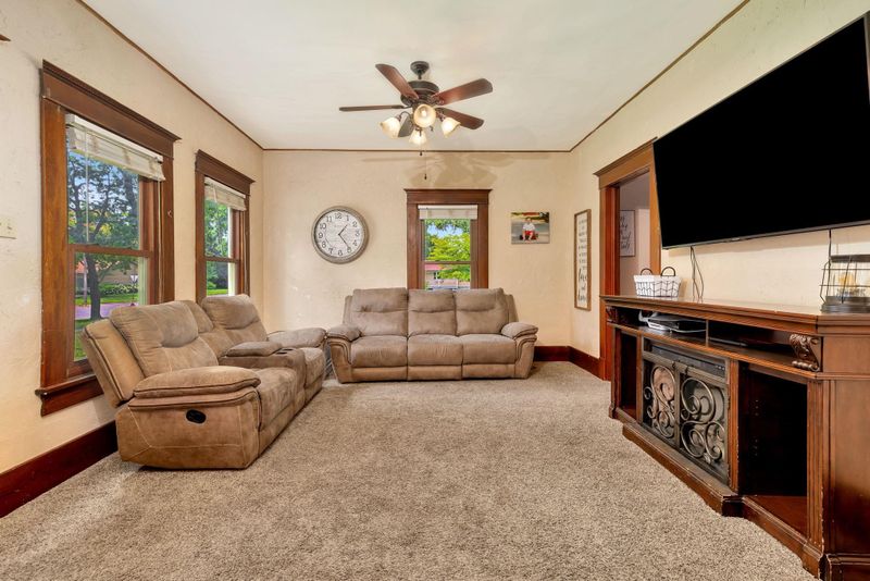 718 W 3rd, Halstead, KS 67056