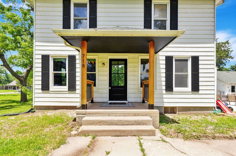 718 W 3rd, Halstead, KS 67056