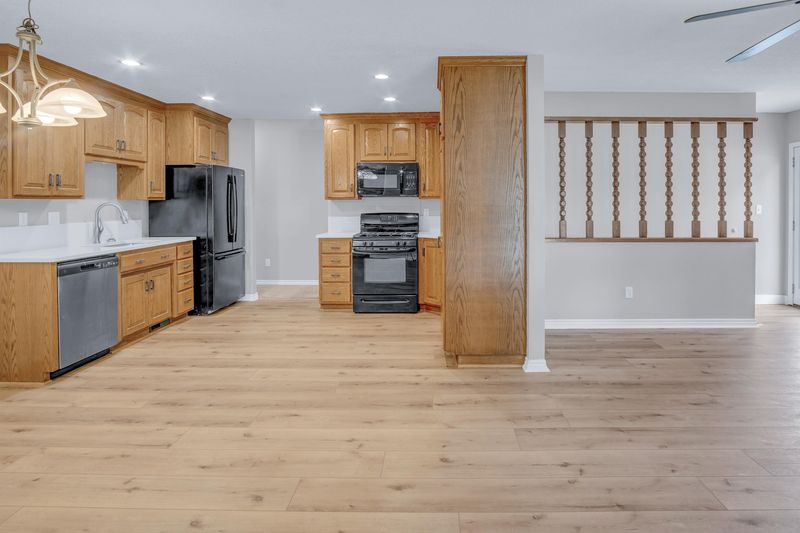 428 Meadowbrook Dr, Newton, KS 67114