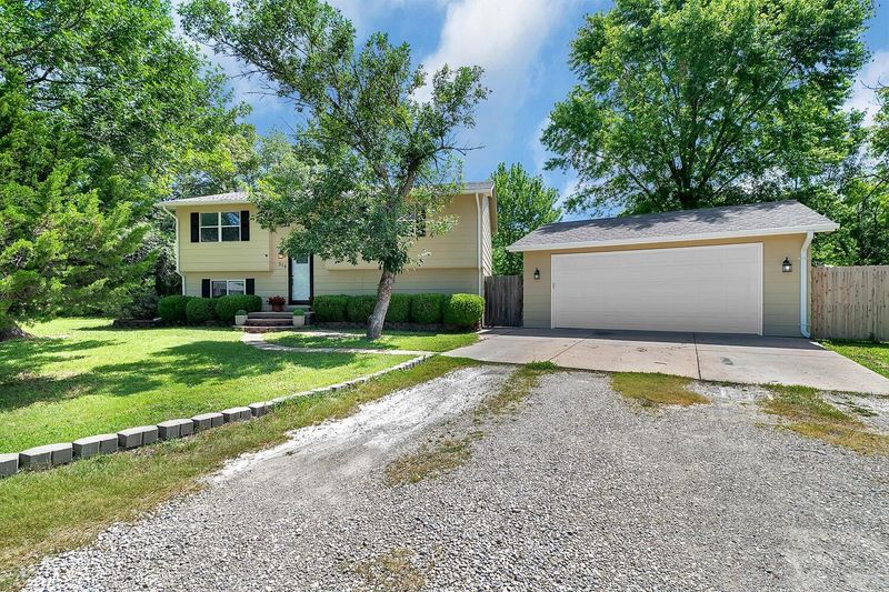 518 N Phillips St, Andover, KS 67002