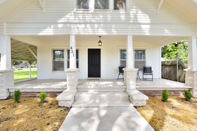 421 S Walnut St, Douglass, KS 67039
