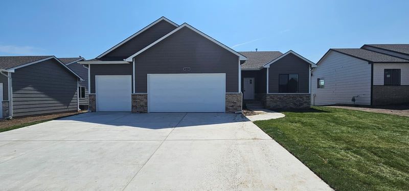 2131 E Cedar Tree, Park City, KS 67219