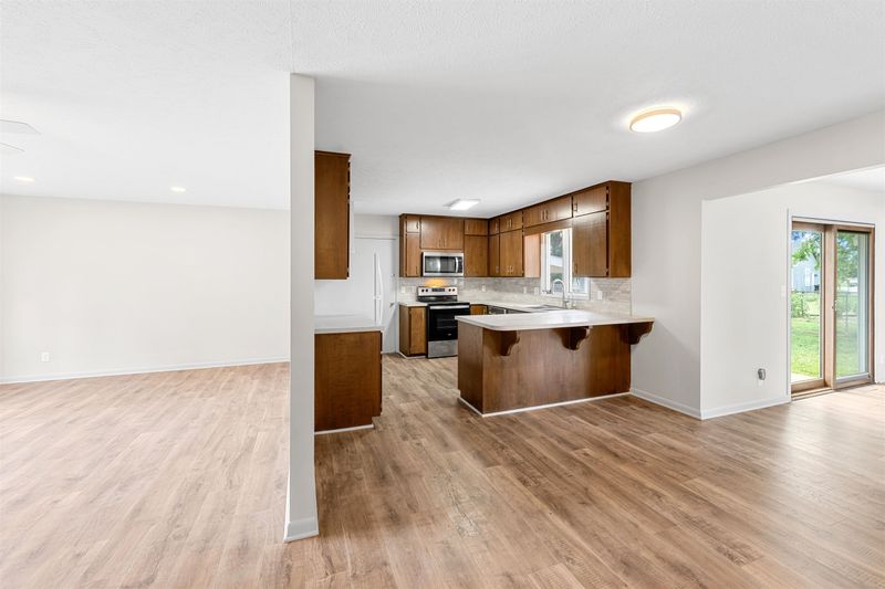 827 Mike Dr, Salina, KS 67401