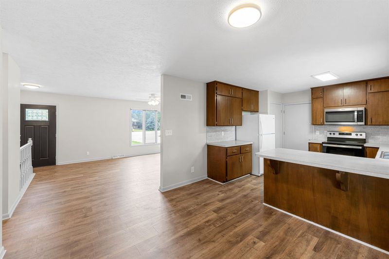 827 Mike Dr, Salina, KS 67401