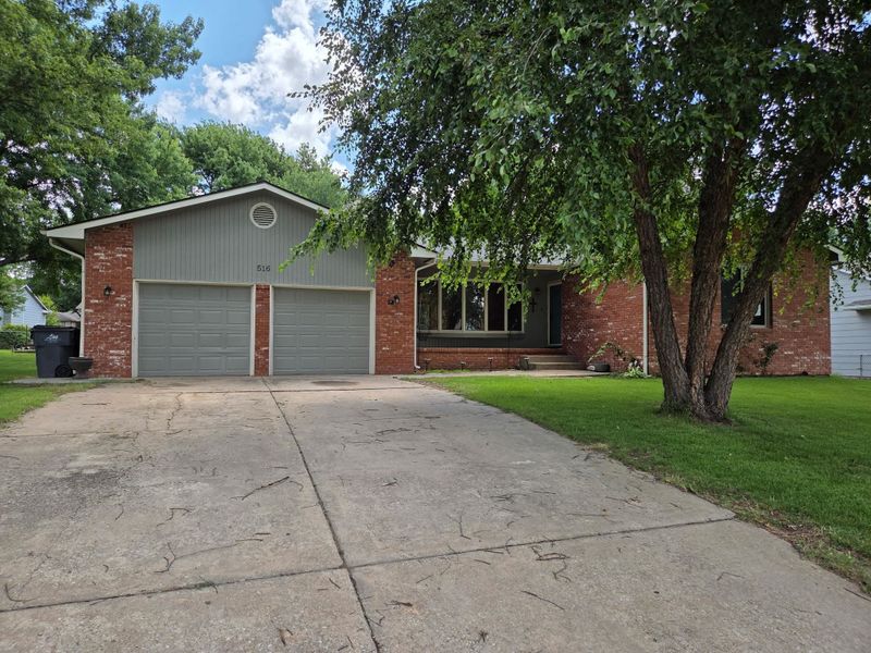 516 Moy Ln, Mulvane, KS 67110