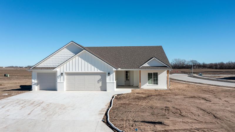 501 Maple Leaf Cir, Newton, KS 67114