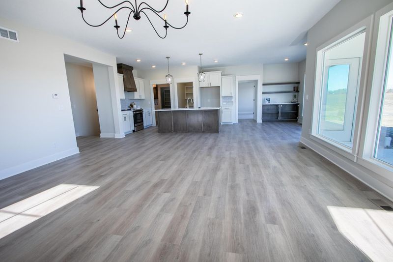 501 Maple Leaf Cir, Newton, KS 67114