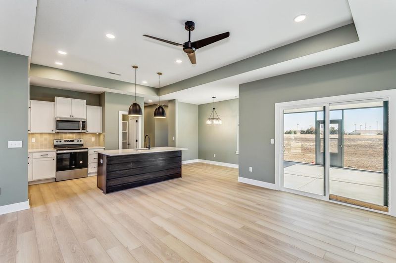 1430 N Emerald Valley Dr, Mulvane, KS 67110