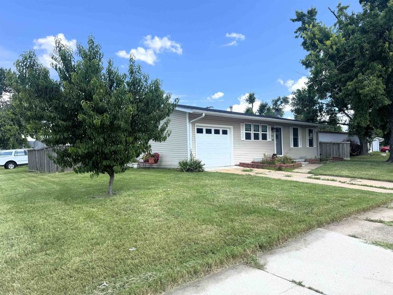 2003 Harold Ave, Salina, KS 67401