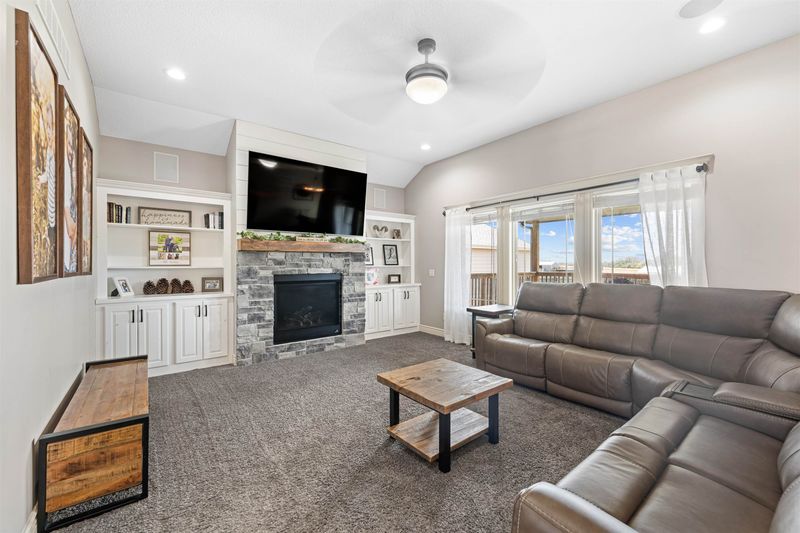 2300 Brookefield Dr, Salina, KS 67401