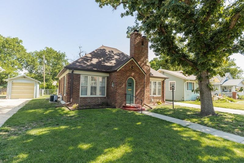 324 W Beloit Ave, Salina, KS 67401