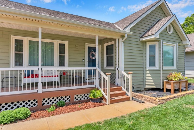 706 E Karla Ct, Haysville, KS 67060