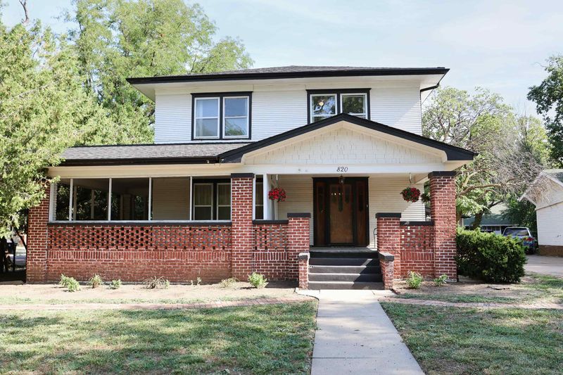 820 W Ash St, Salina, KS 67401