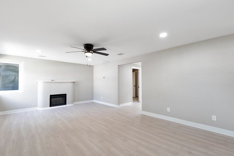 506 Sunnyside Ct, Newton, KS 67114