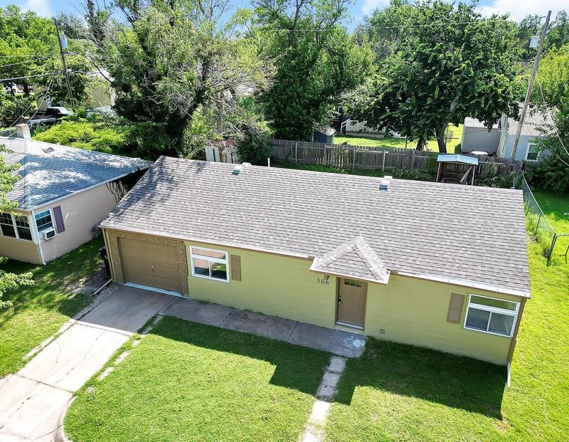506 Sunnyside Ct, Newton, KS 67114
