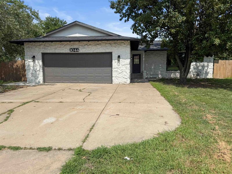 1044 S Beech, Wichita, KS 67207