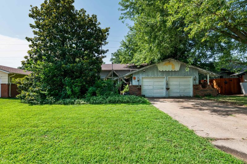 5801 E 17th St N, Wichita, KS 67208