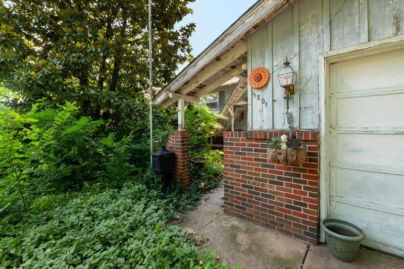 5801 E 17th St N, Wichita, KS 67208