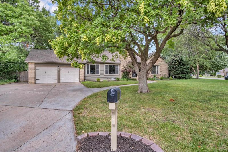 1100 Grandview Ave, Newton, KS 67114