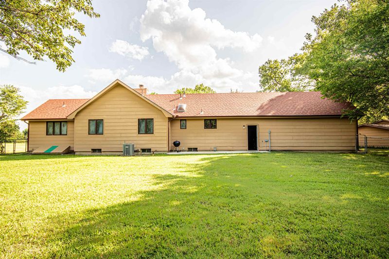1300 W 63rd St S, Wichita, KS 67217