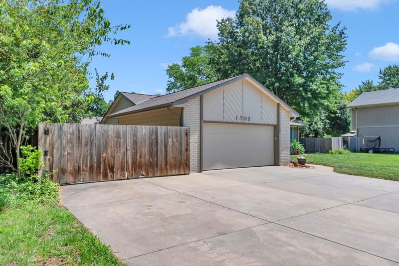 1702 N Skyview St, Wichita, KS 67212