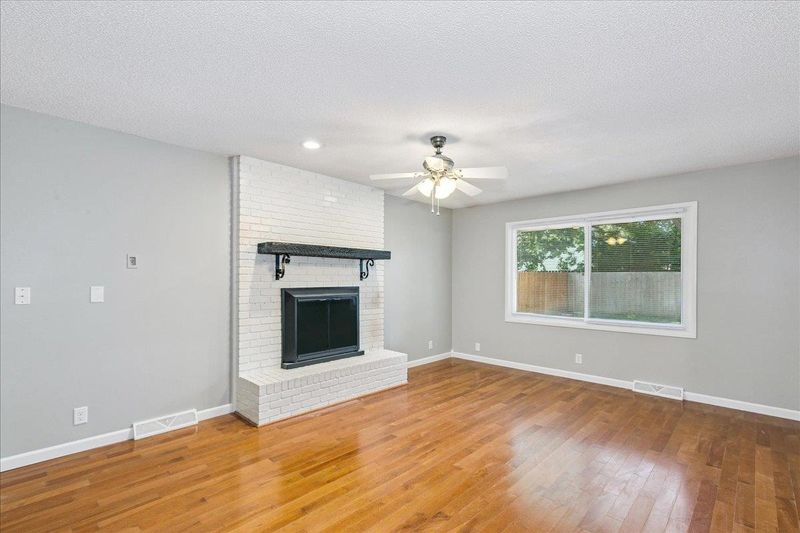 8515 E Lockmoor Cir, Wichita, KS 67207