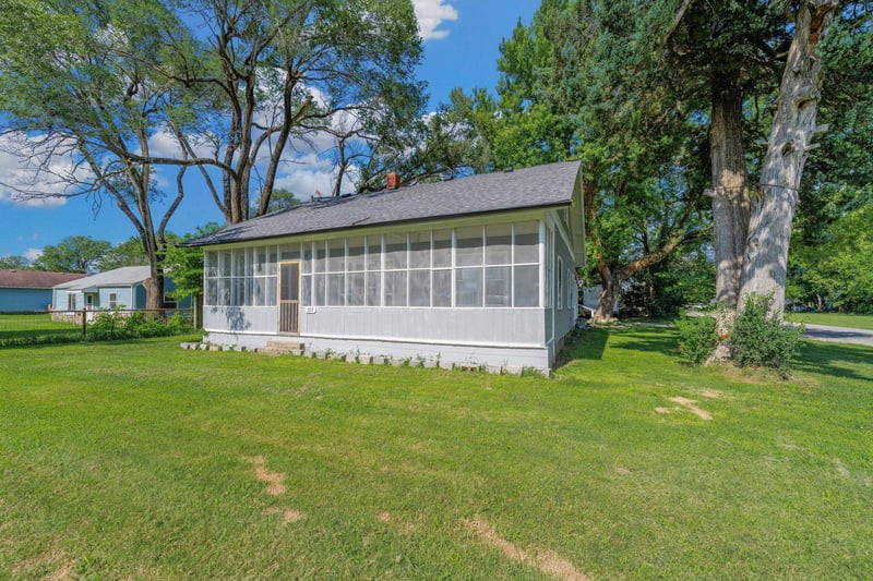 327 N Elm St, Douglass, KS 67039
