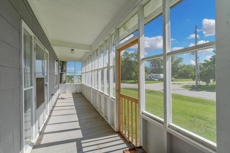 327 N Elm St, Douglass, KS 67039