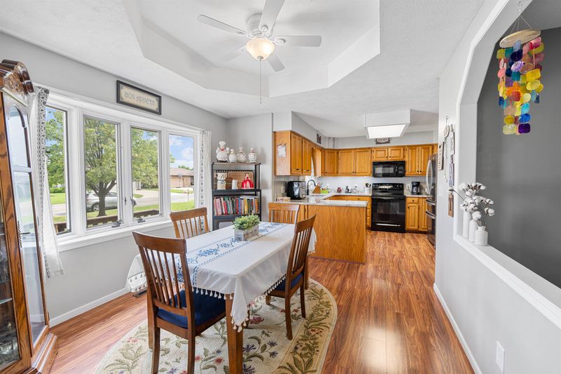 1216 Meyer Dr, Salina, KS 67401
