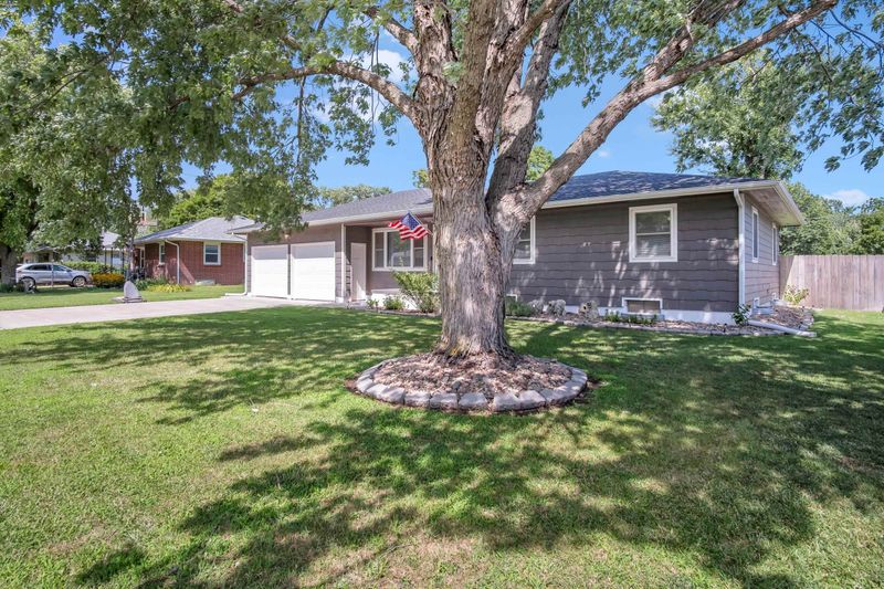 200 Alice Ave, Newton, KS 67114
