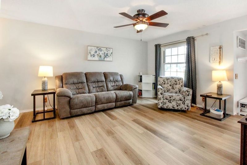620 E School St, Rose Hill, KS 67133
