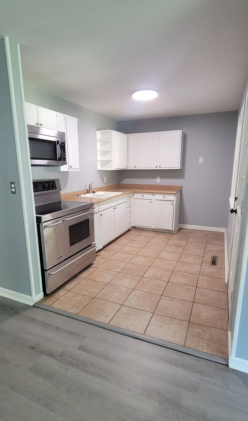 607 Charles Ave, Mulvane, KS 67110