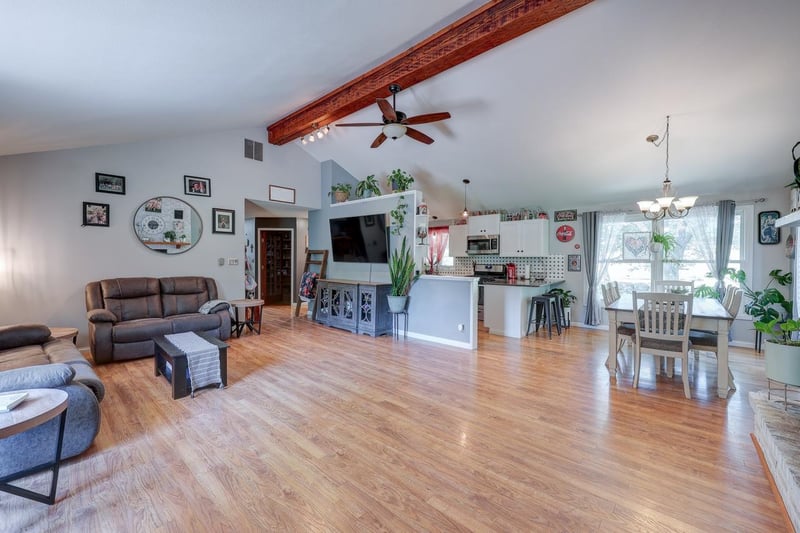 4210 Meadowbrook Ln, Winfield, KS 67156
