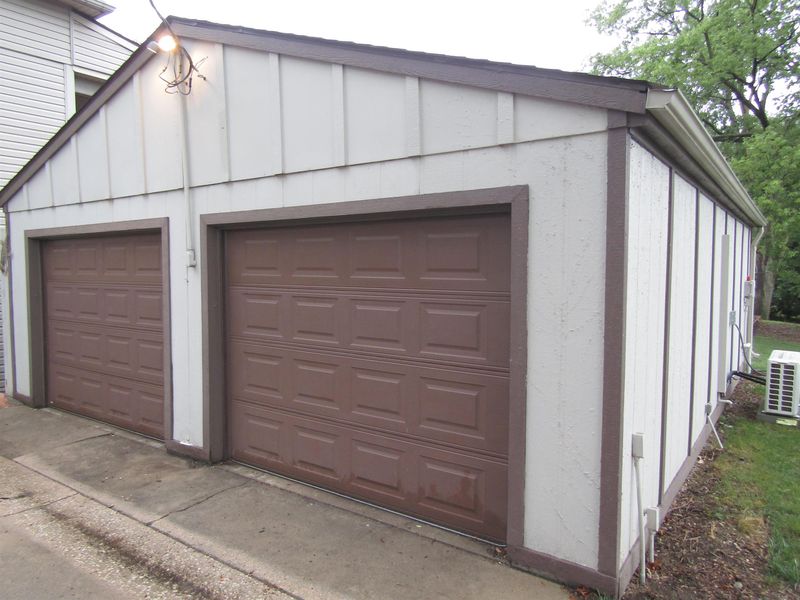 1122 S Marymount Rd, Salina, KS 67401