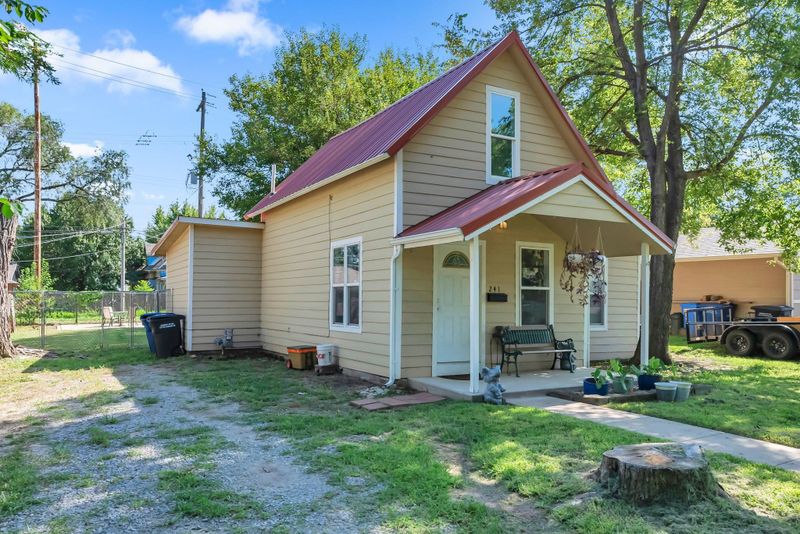 241 E Clark Ave, Augusta, KS 67010