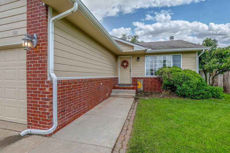 1311 Summerwood, Goddard, KS 67052