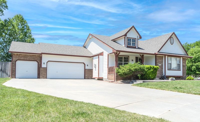 532 E Cheyenne Ct, Kechi, KS 67067