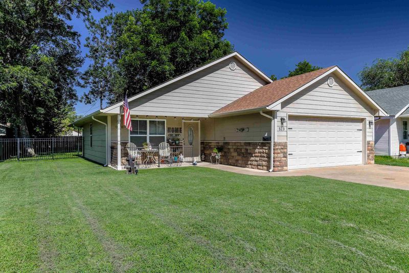 523 N Park Ave, Valley Center, KS 67147