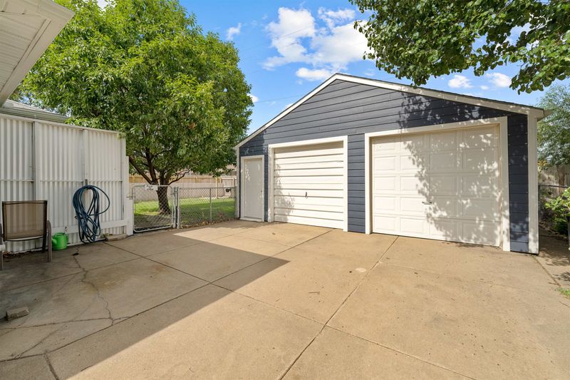 1832 Highland Ave, Salina, KS 67401