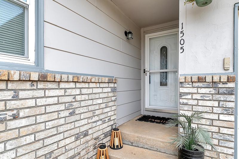 1505 N Janzen Dr, Mulvane, KS 67110