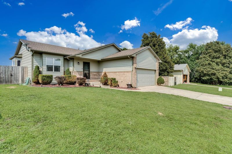 422 E Hickory St, Mulvane, KS 67110