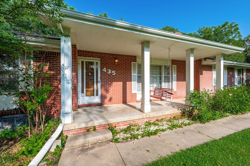 435 S Howe Rd, Wichita, KS 67209