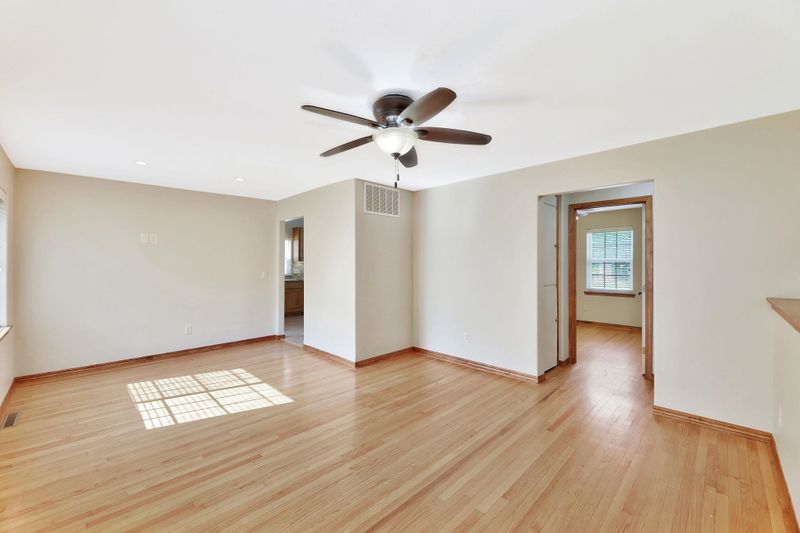 737 E 2nd Ave, Cheney, KS 67025