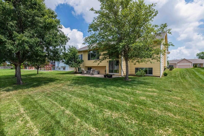 2321 S Cranbrook St, Wichita, KS 67207