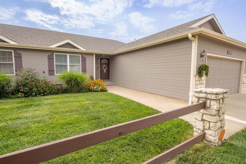 1820 Glendale Rd, Salina, KS 67401